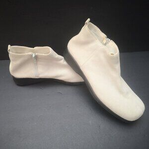 Togo Roxanneice Ladies Size 7.5 Cream Leather Upper Slight Wedge Booties